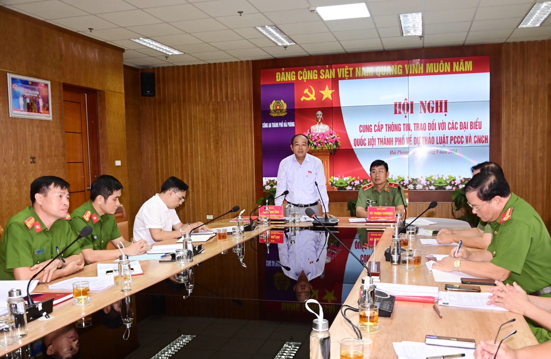 Cung cấp thông tin, trao đổi với các đại biểu Quốc hội thành phố Hải Phòng về dự thảo Luật phòng cháy, chữa cháy và cứu nạn, cứu hộ